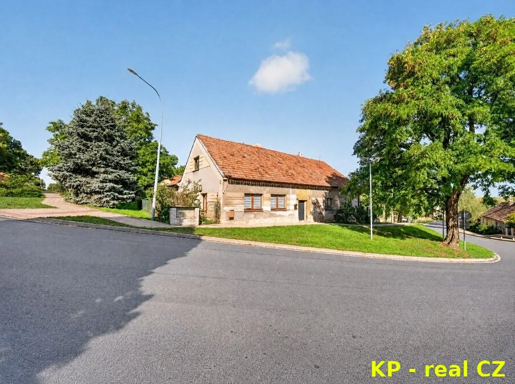 Prodej rodinného domu 247 m², pozemek 976 m²